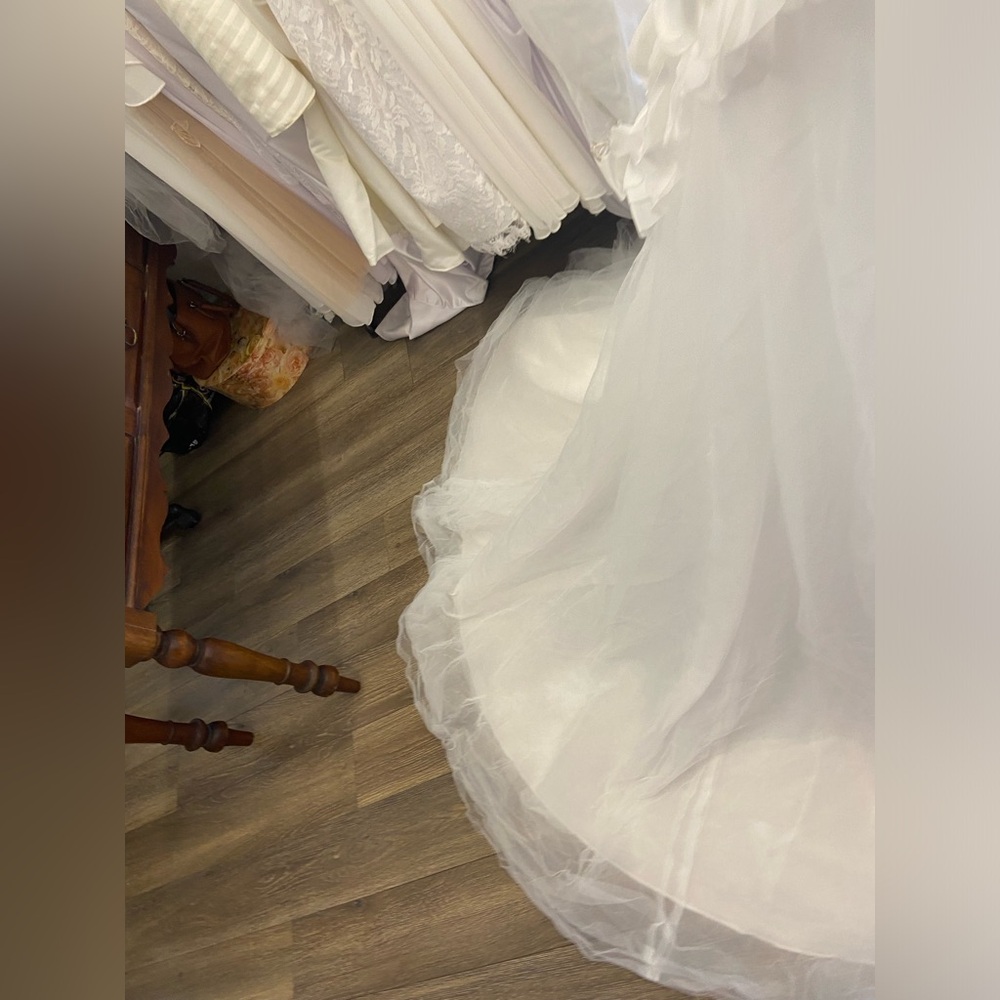 Vera Wang White Strapless Ball Gown Wedding Dress with Floral Waist - Picture 8 of 13